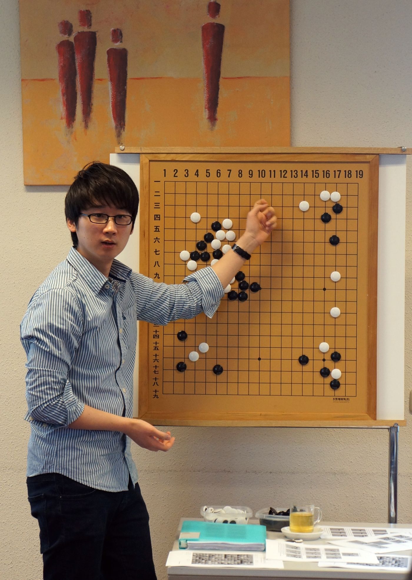Der Go-Lehrer Inseong Hwang.